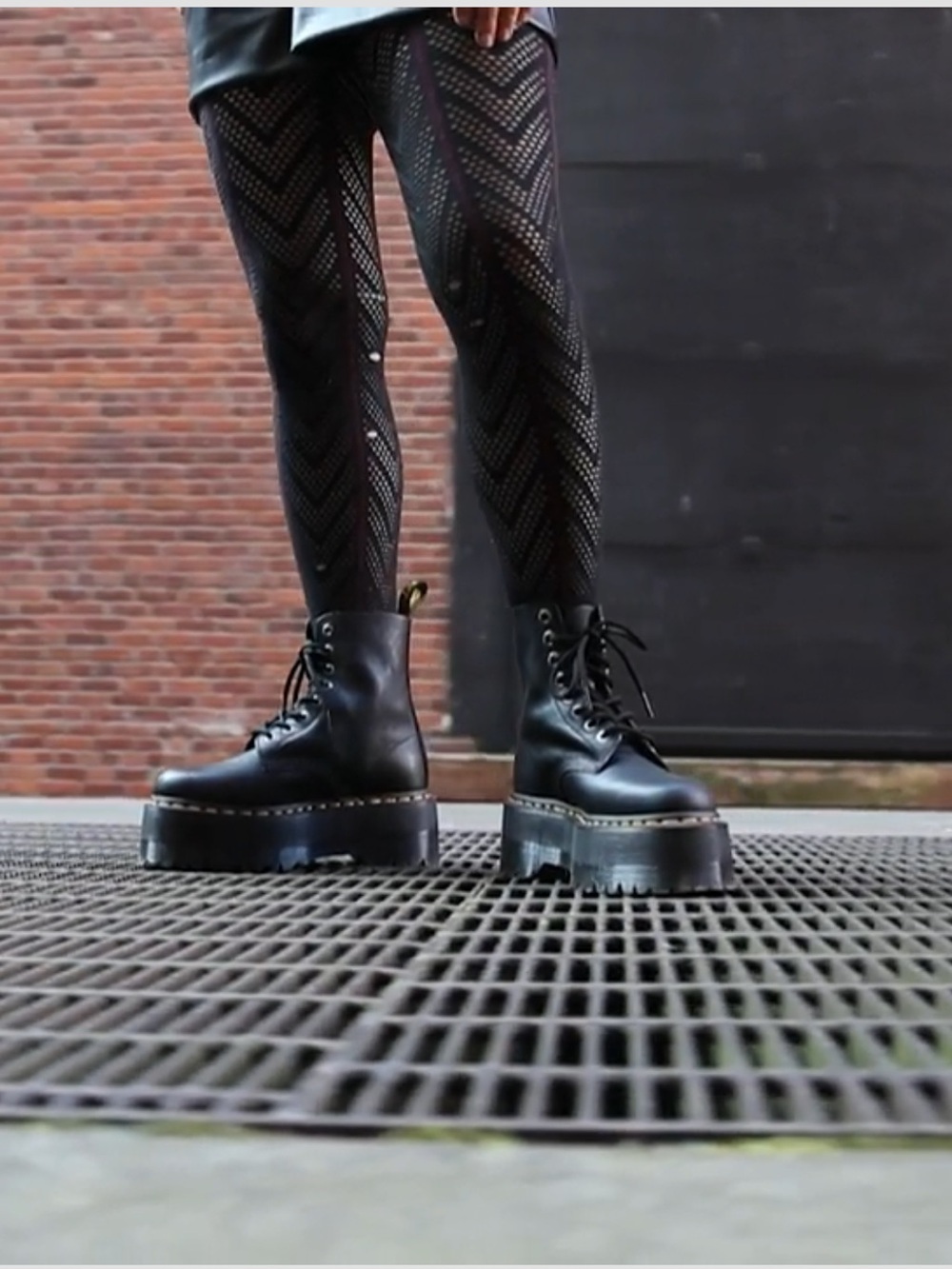 Dr. Martens 1460 Black Pascal Max boot in Pisa US Ladies 7